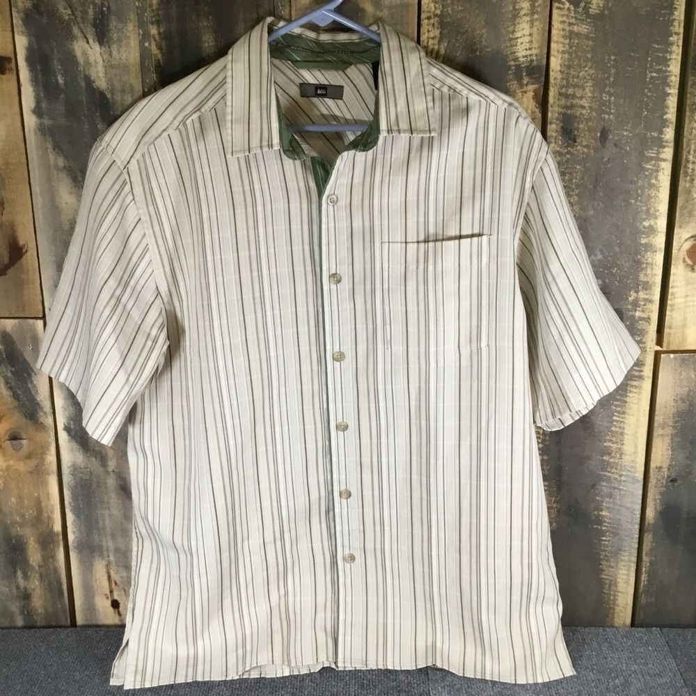 REI casual short sleeve button down shirt men’s size medium